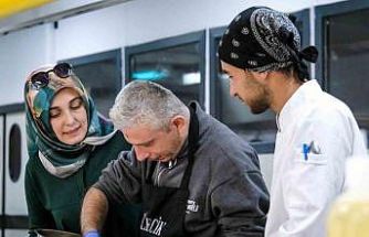 Bilecik’te özel ihtiyaçlı bireyler pasta ve tatlı yaptı