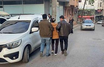 ’’Bu araç benim’’ diyerek  hırsızlık için girdiği araçtan inmeyen kadın tutuklandı
