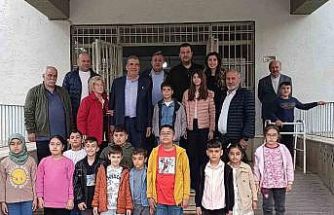 Çermikli iş adamından öğrencilere kırtasiye yardımı