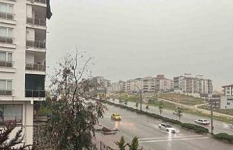 Gaziantep’te sağanak yağış ve dolu hayatı felç etti