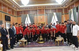 Genç kramponlara Başkan Balaban’dan destek