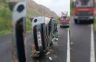 Hasankeyf’te takla atan hafif ticari araçta bulunan 3 kişi yaralandı