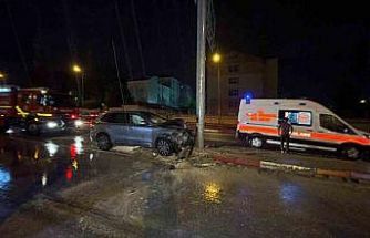 Karaman’da cip trafik levhasına çarptı: 1 yaralı