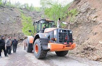 Kastamonu’da heyelan sebebiyle kapanan yol ulaşıma açıldı