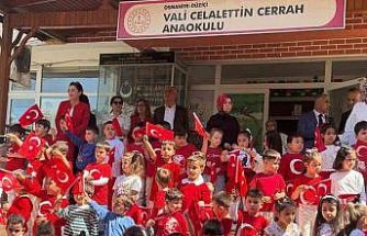 Osmaniye’de minik öğrencilerden el emeği bayrak sergisi