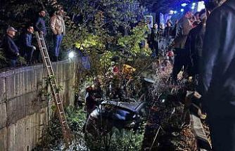 Sakarya’da otomobil dereye uçtu: 1 yaralı