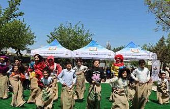 Şanlıurfa’da çocuk şenliği renkli görüntülere sahne oldu