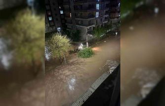 Siverek’te dolu ve sağanak hayatı felç etti