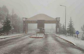 Spil Dağı’na Mayıs ayında kar yağdı
