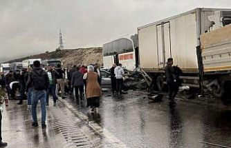 TAG Otoyolu’nda zincirleme trafik kazası: 1’i ağır 5 yaralı