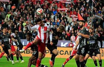 Trendyol Süper Lig: Antalyaspor: 0 - Corendon Alanyaspor: 0 (İlk yarı)