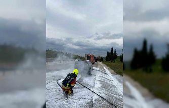 Yanan araca itfaiye müdahale etti