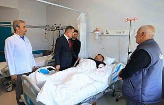 Muhtarlar Günü’nde kaza yapan Muhtar’a vali Akbıyık’tan ziyaret