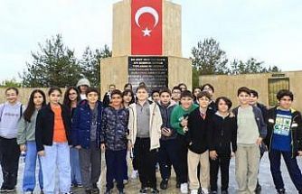 Vanlı öğrenciler kentin tarihi ve turistik mekanlarını gezdi
