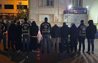 Zeytinburnu’nda trafikte araçlarından inip kavga ettiler