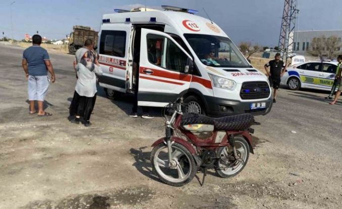 Otomobille çarpışan motosiklet sürücüsü yaralandı