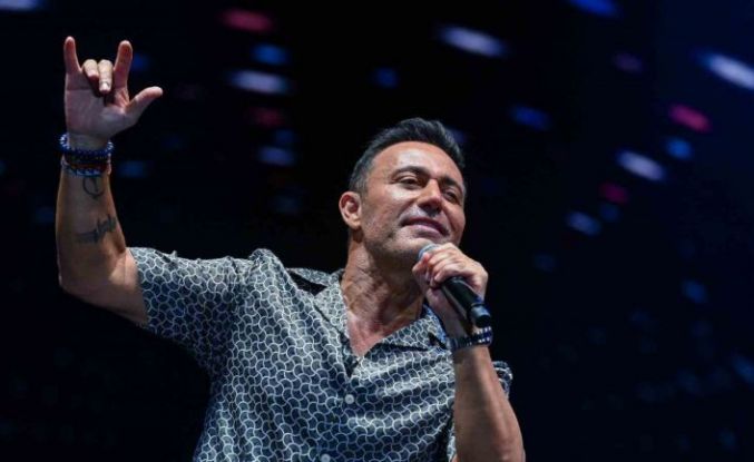 İzmir’de Mustafa Sandal coşkusu