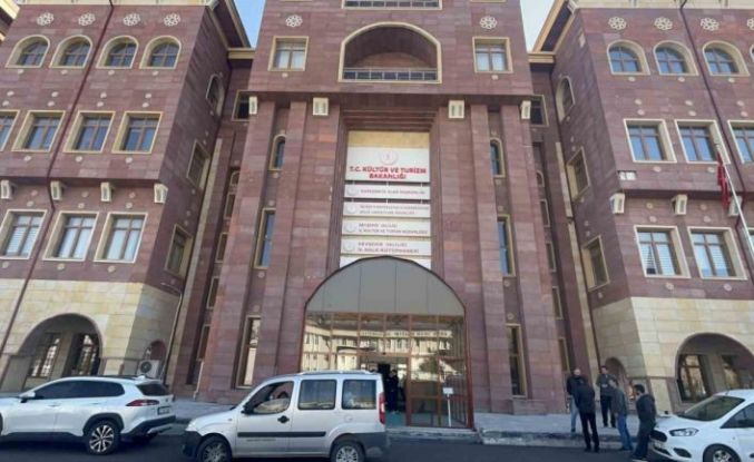 Güvenlik görevlisi kalbine yenik düştü