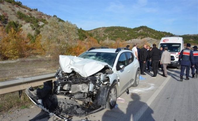 Amasya’da otomobil ile kamyon çarpıştı: 3 yaralı