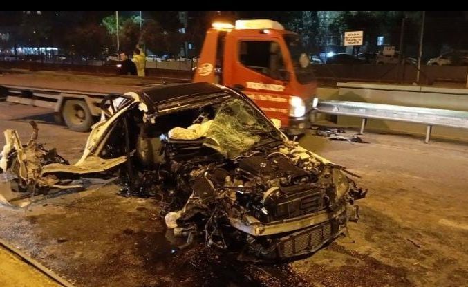 Bursa’da otomobil, önce direğe ardından minibüse çarparak savruldu: 6 yaralı