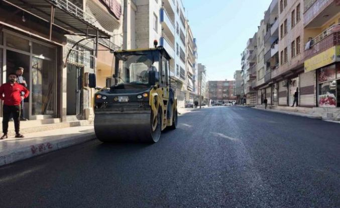 Büyükşehir Belediyesi’nden kış öncesi asfalt serimi mesaisi