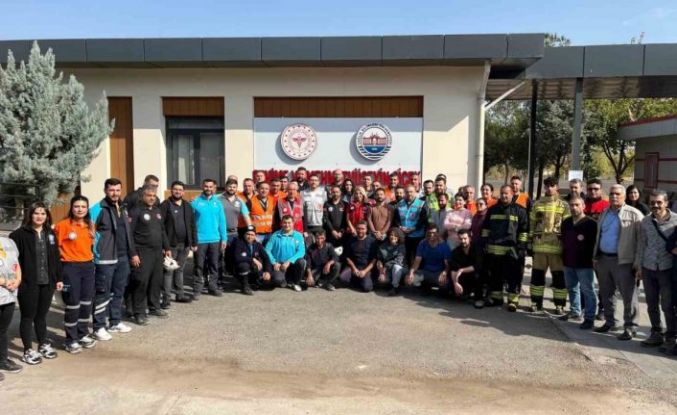 Diyarbakır’da ekiplerin deprem tatbikatı gerçeği aratmadı