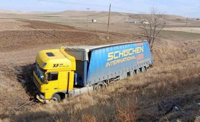 Kırıkkale’de tır devrildi: 1 yaralı