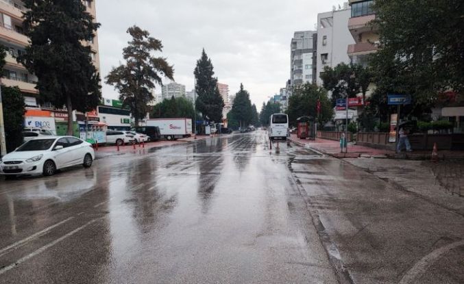 Meteorolojinin kuvvetli yağış uyarısı yaptığı Adana’da yağmur başladı