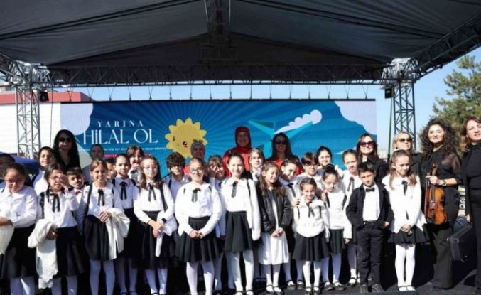 Miniklerin keman gösterisi