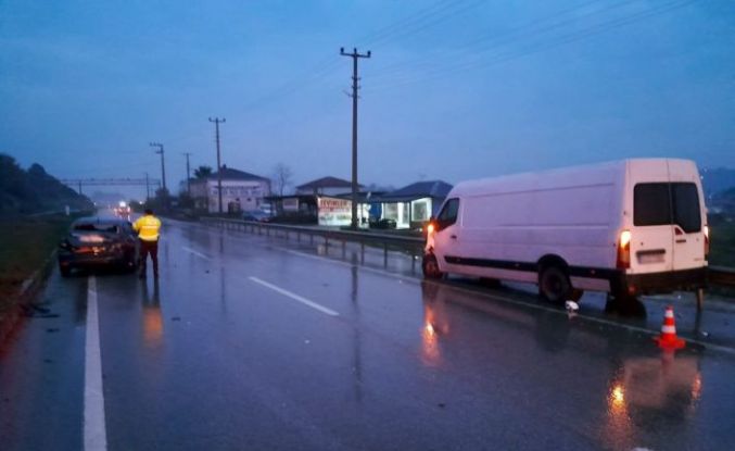 Otomobil ile minibüs çarpıştı: 4 yaralı