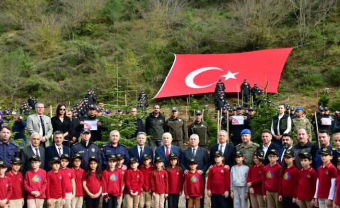 Şehitler için fidan diktiler