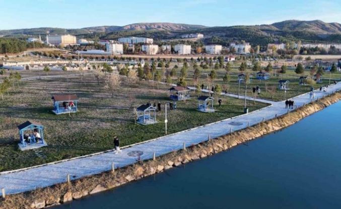 Sivas’ta hava sıcaklıkları mevsim normalleri üzerinde seyretti, vatandaşlar hafta sonunu piknik alanlarında geçirdi