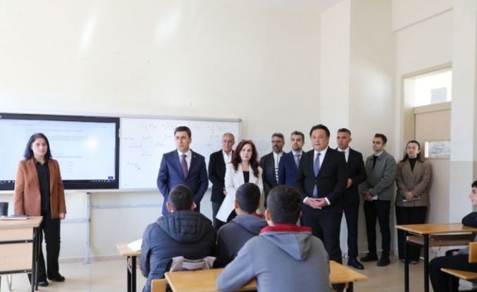 Vali Aygöl, öğrencilerle bir araya geldi