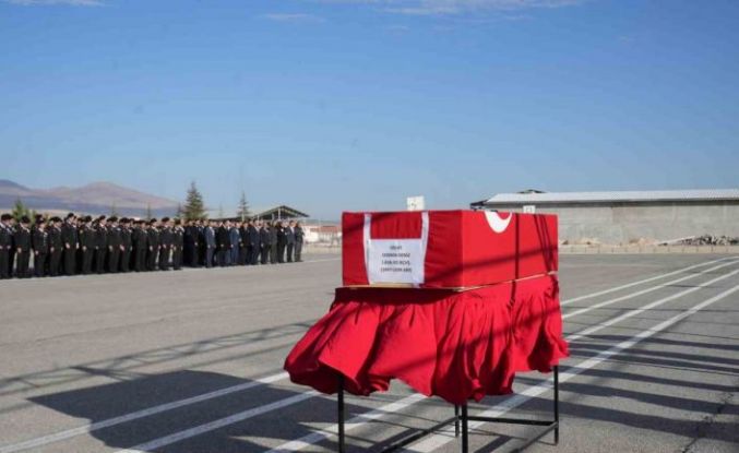 Vefat eden komutan için askeri tören düzenlendi