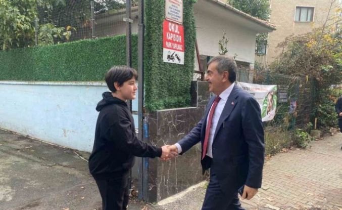 8’inci sınıf öğrencisinin davetine Bakan Tekin’den sürpriz ziyaret