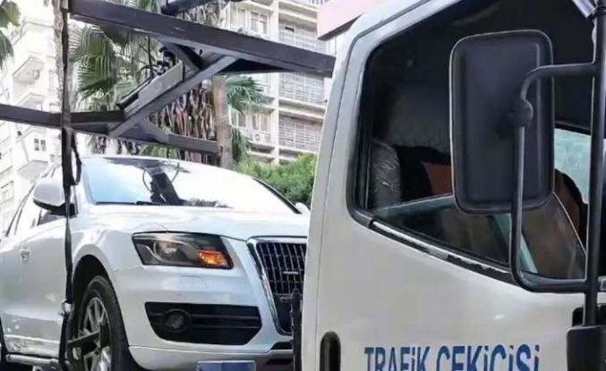 Adana’da engelli park yerlerine araçlarını koyan sürücülere ceza kesildi