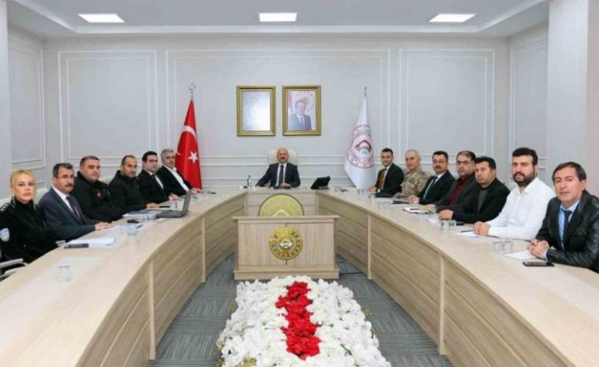 Adıyaman’da ağır ve orta hasarlı yapıların yıkım süreci konuşuldu