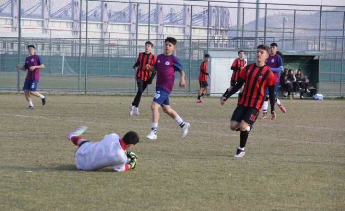 Afyon’da Gelişim Ligi maçına verilen saha tepkilere neden oldu