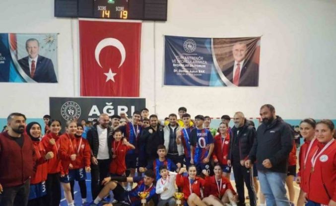 Ağrı Spor Lisesi hentbolda Türkiye yarı finallerine yükseldi