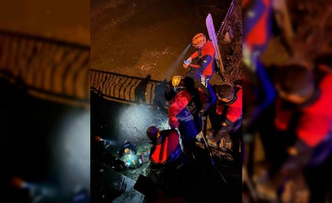 Ağrı’da köprüden düşen kişi ekiplerin hızlı müdahalesiyle kurtarıldı