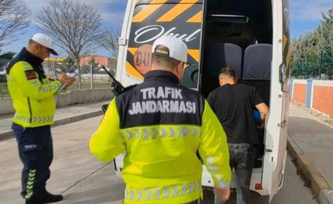 Aksaray’da trafik jandarması okul servislerini aralıksız denetliyor