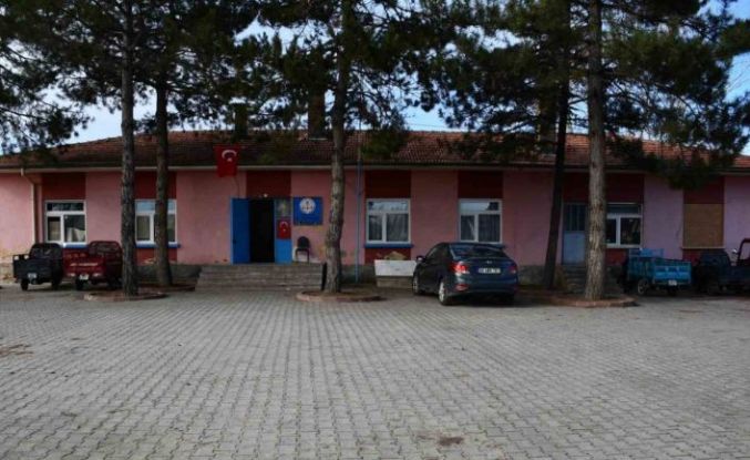 Akşehir’de eski ilkokul binası dikiş nakış kursu oldu