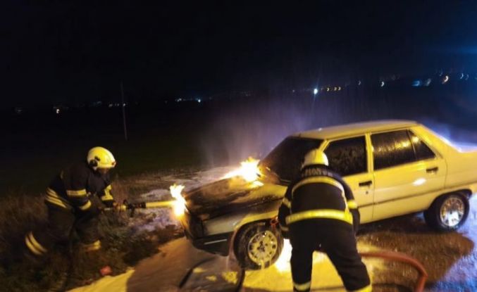 Antakya’da otomobil yangını