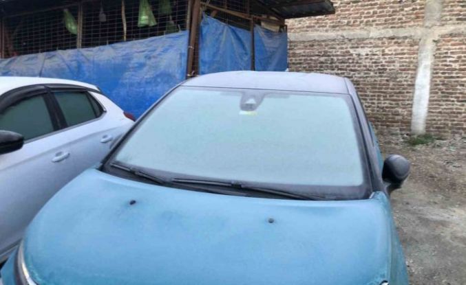 Araba camlarında buzlanma oluşmaya başladı