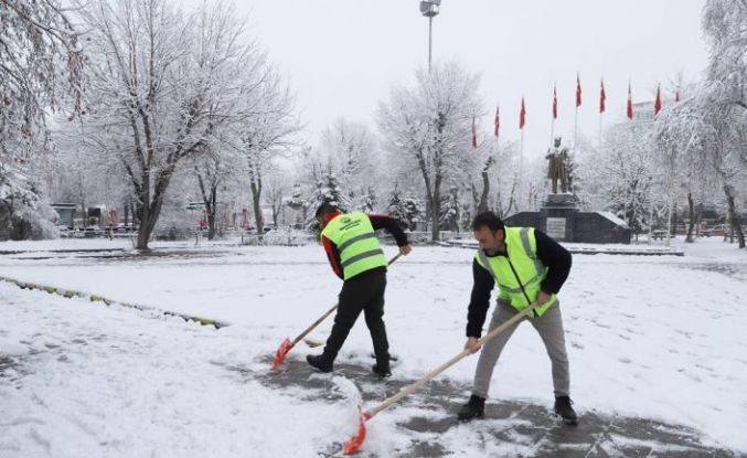 Ardahan’da belediyeden karla mücadele