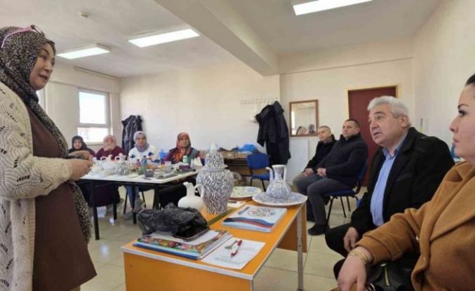 Aslanapa’da Çini Kursu ilgi görüyor