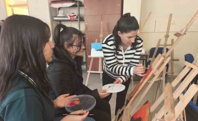 Atık ahşaplar sanata dönüşüyor