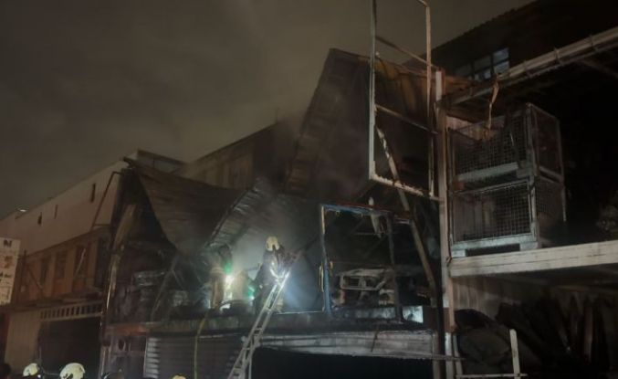 Başakşehir Atatürk Oto Sanayi Sitesi’nde korkutan yangın