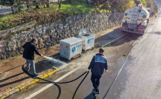 Başiskele’de cadde ve sokaklarda temizlik çalışması yürütülüyor