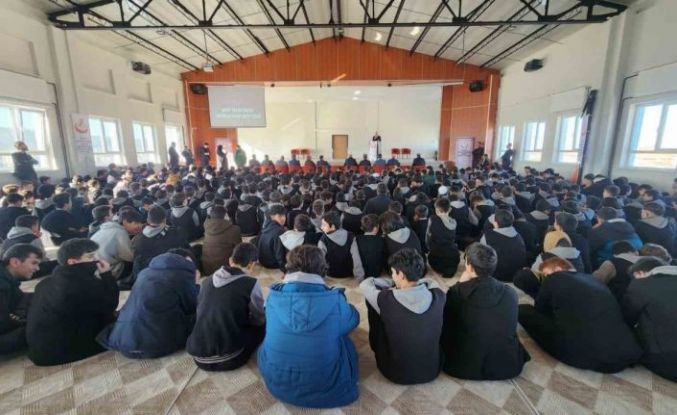 Bilal Erdoğan, Kütahya’da öğrencilerle buluştu